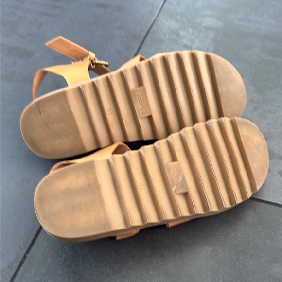 Madewell Tan Sandals with Adjustable Straps - Picture 4 of 6